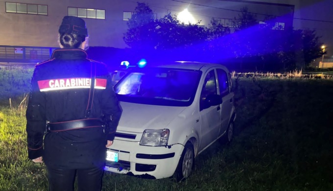 Inseguimento notturno in Franciacorta: in fuga sull’auto rubata