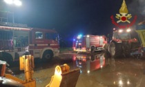 Divampano le fiamme in un deposito di fieno a Remedello: l'intervento dei Vigili del Fuoco