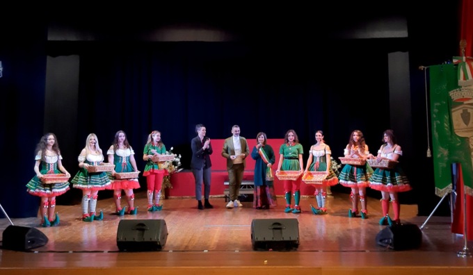 Borse di studio per 36 studenti, la sindaca aggiunge la lode: «Voi siete il nostro futuro»