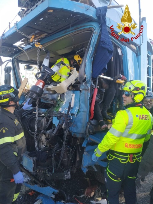 Sinistro in A21: sono dodici le persone ferite, due gravi