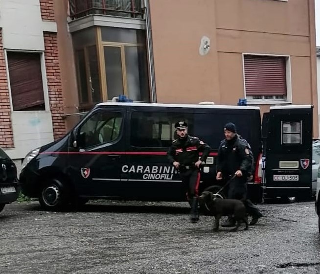 Spaccio: scattano le manette per un ventenne, la scoperta grazie al cane Grom