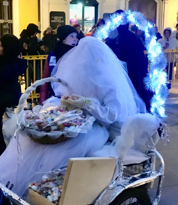 Santa Lucia conquista i bimbi di Montichiari