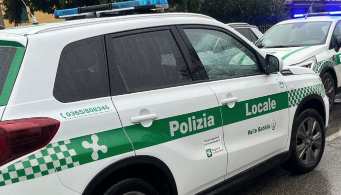 Beccato mentre urina sul marciapiede, multa salata e daspo