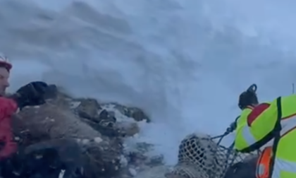 Pecore abbandonate a oltre 2mila metri di quota, il recupero in elicottero
