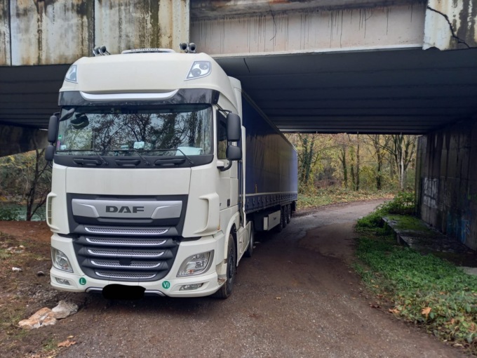 Tir incastrato a Gavardo, sul posto la Polizia Locale