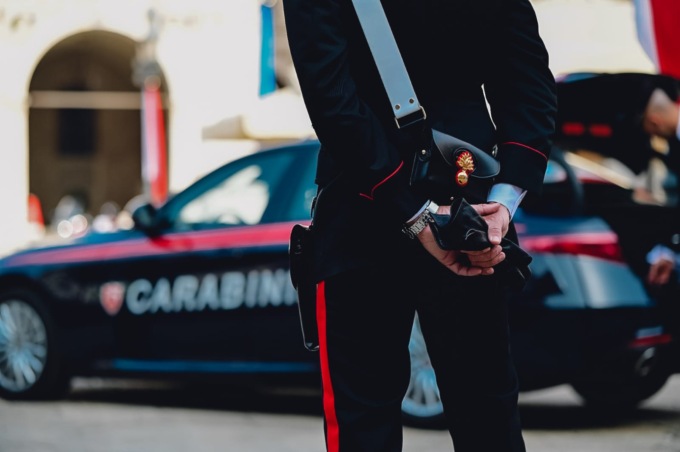 Stalker insegue la ex fino in caserma: scattano le manette