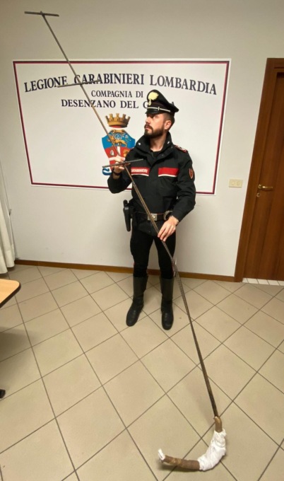 Ladri d’appartamento: beccati mentre si arrampicavano lungo la facciata di un condominio