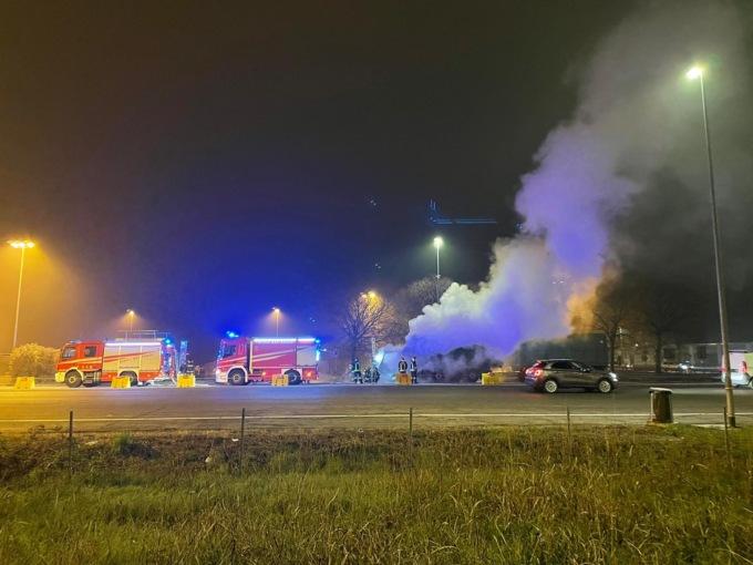 Camion a fuoco all’ingresso della A21: autostrada chiusa