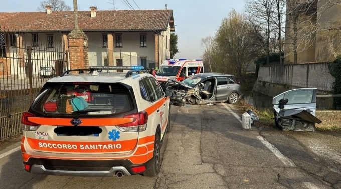Auto si schianta contro il muro, paura a Corzano