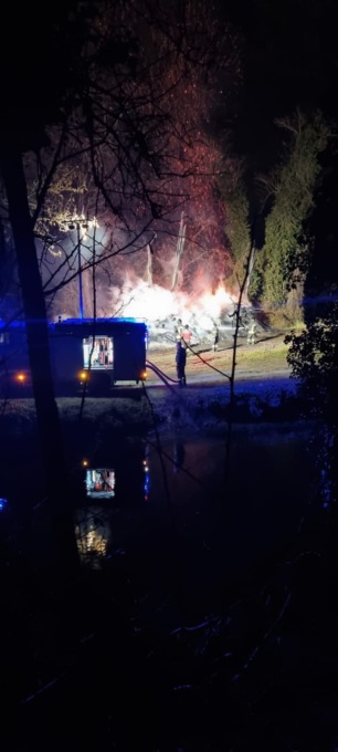 Incendio nel Parco dell’Oglio, a fuoco una catasta di legno