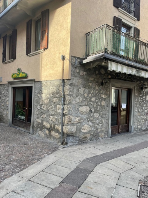 Il Bar Commercio, per tutti La Büsa, chiude i battenti: fine di un’epoca