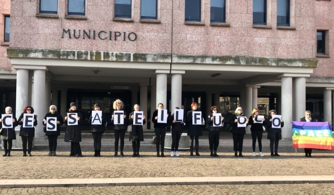 Montichiari: le Donne in Cammino per la Pace davanti al Municipio