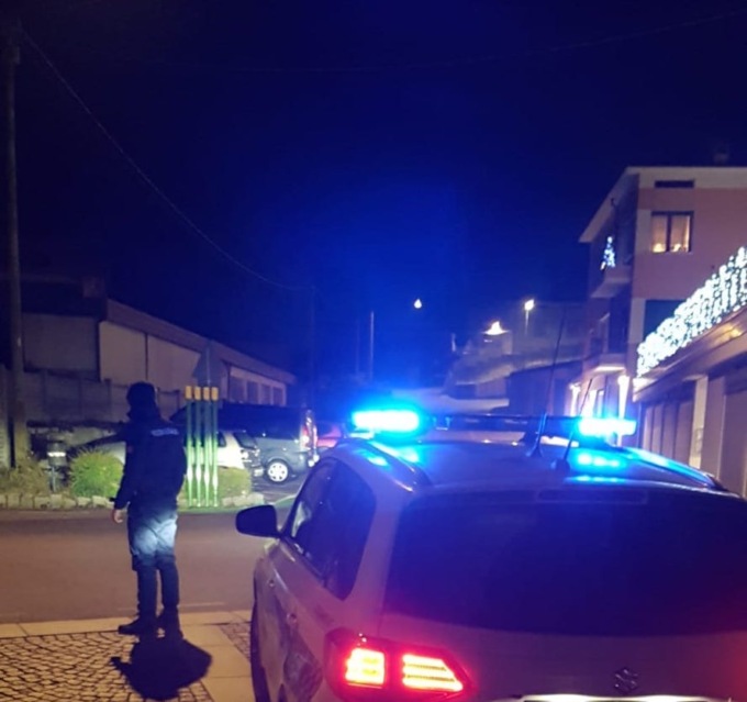 Valsabbia, doppio colpo per la Locale: individuata autista sparita dopo aver urtato un’auto, scatta poi la denuncia per favoreggiamento