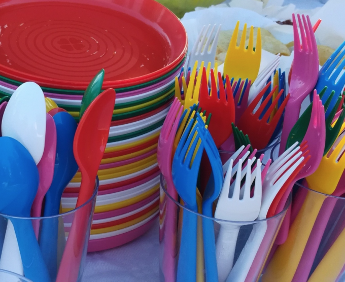 Stop allo spreco di plastica con la Stoviglioteca: risparmio di oltre 10mila stoviglie