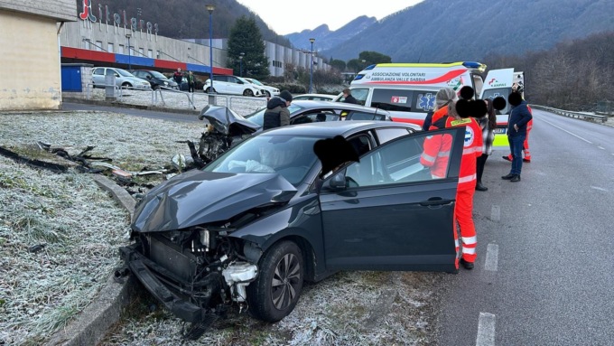 Incidente sulla spbs237: due le auto coinvolte