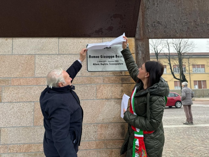 Il piazzale dell’ex cinematografo comunale porta il nome di Romeo Bosetti