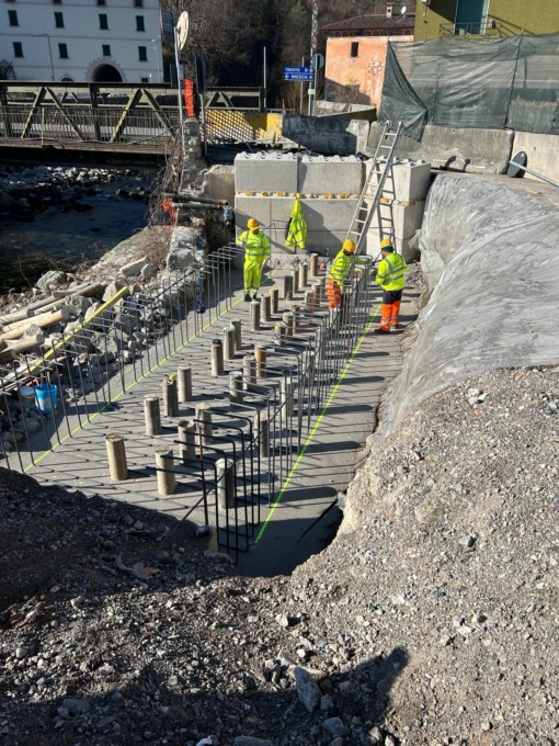 Ponte Caffaro: sono ripresi i lavori per la realizzazione del ponte provvisorio