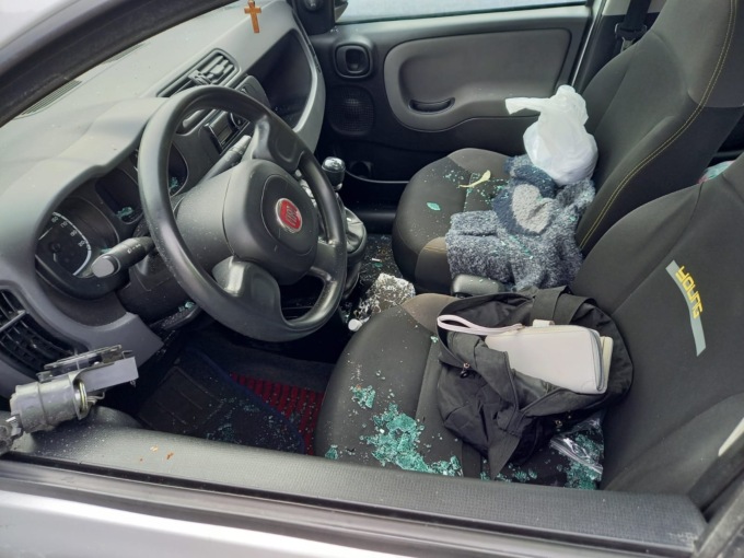 Pirata della strada: invade l’opposta corsia di marcia e fugge, è caccia all’uomo