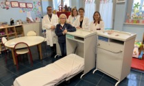Donati al reparto pediatria dell'ospedale di Desenzano due comodini mamma