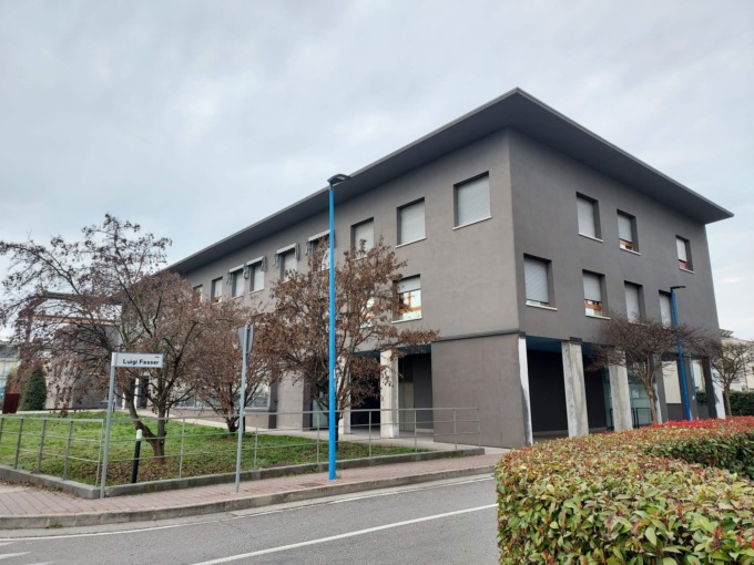 Sanpolino, l’edificio comunale di via Cavellini/Fasser avrà un tetto verde e un nuovo impianto fotovoltaico