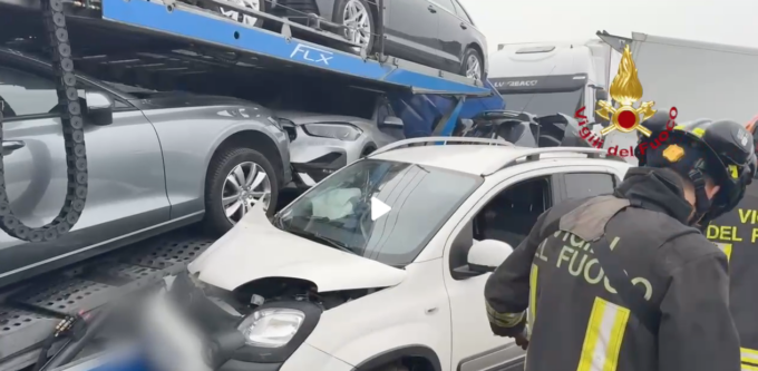 Maxi incidente in A21: sale a 64 il numero delle persone coinvolte, tra questi due morti
