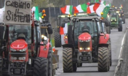 Trattori in protesta, traffico in tilt in prossimità del casello autostradale di Brescia centro