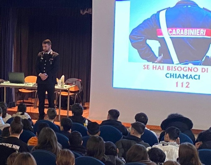 Carabinieri in cattedra alle scuole medie di Carpenedolo