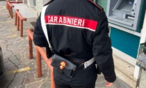 Rapinava uomini e donne anziane al bancomat dopo i prelievi: arrestato a Riccione