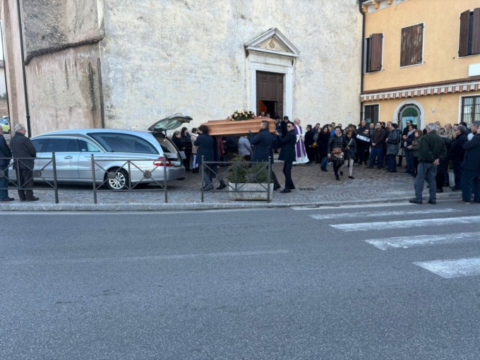 Santina Delai, oggi l’ultimo saluto alla donna uccisa dal figlio