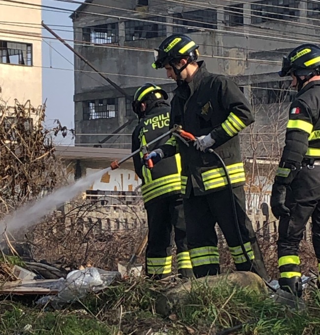 Incendio in zona stazione a Rovato