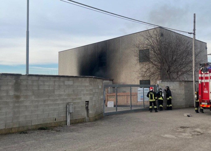 Appiccano il fuoco all’isola ecologica: beccate in meno di 24 ore