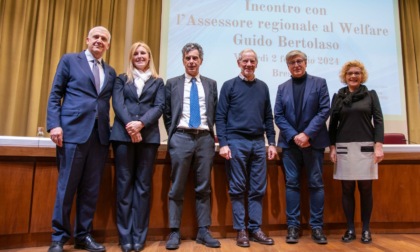 Guido Bertolaso a Brescia ha presentato vertici di Ats e Asst a sindaci e associazioni