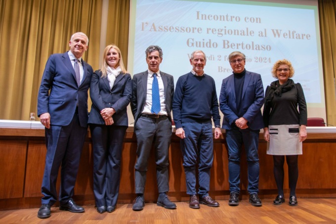 Guido Bertolaso a Brescia ha presentato vertici di Ats e Asst a sindaci e associazioni