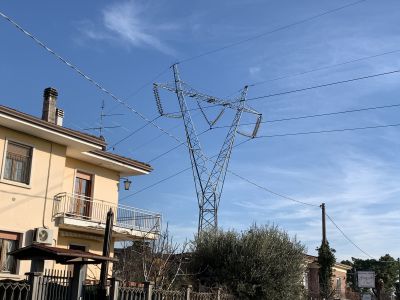 Elettrodotto da vent’anni senza risposte
