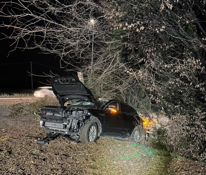 Fuori strada con l’auto: paura alle porte di Lodetto