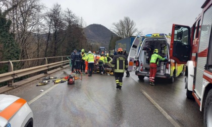 Incidente sulla Sp237, auto si schianta contro un mezzo pesante