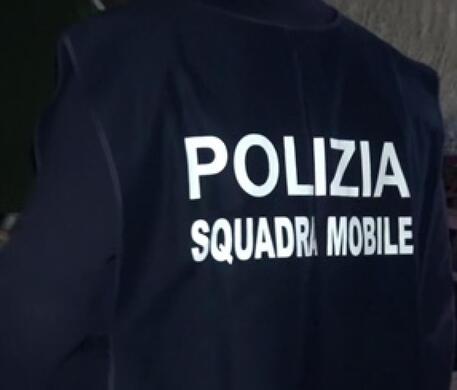 Brescia, droga nascosta nel box di casa: scattano le manette per un 26enne