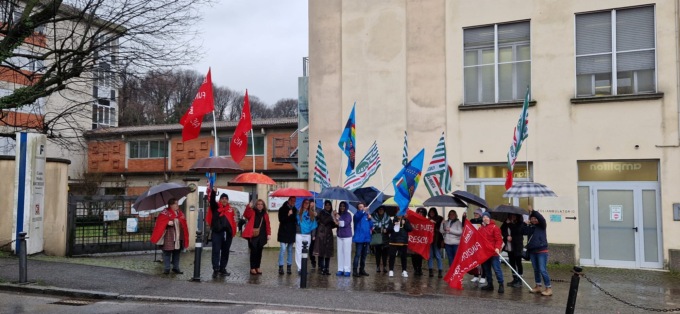 Turni estenuanti e straordinari non pagati: la protesta del personale del Richiedei