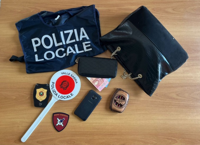 Scippata della borsa, il ladro prima nega e poi fa ritrovare gli oggetti