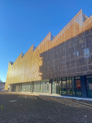 Taglio nel nuovo plesso al Don Milani… ma manca l’ascensore