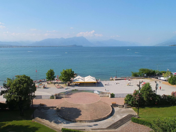 Il bando di chiosco a spiaggia a Rivoltella fa discutere