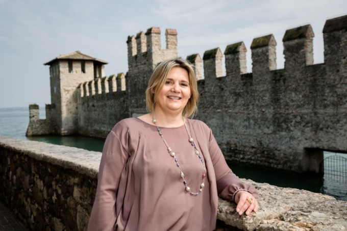 Il sindaco di Sirmione si candida con una civica e «licenzia» il suo vice