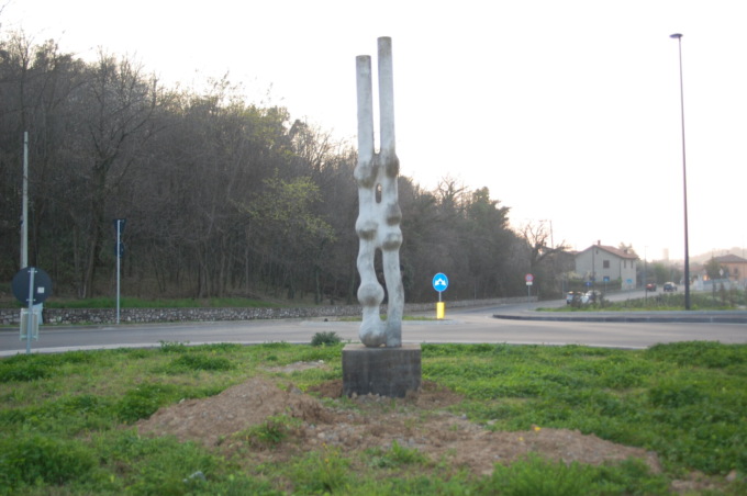 “Il ciclo della vita”, attraverso la scultura si onora il ricordo di Attilio Fornoni e Mariuccia