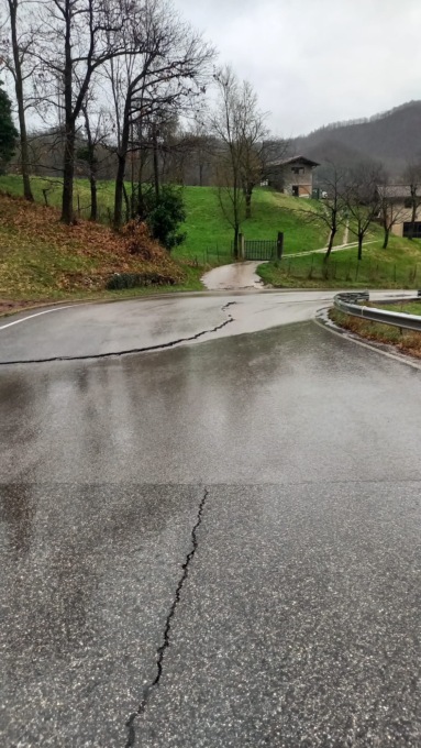 Sp59, lavori di fresatura del dislivello stradale tra Barghe e Provaglio Valsabbia