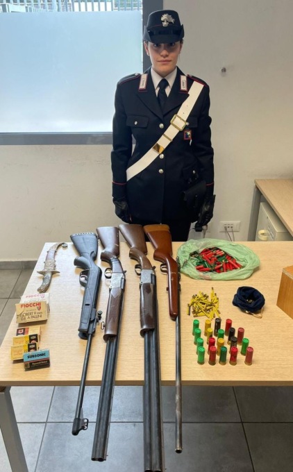 Armi clandestine, violenza privata  e detenzione illegale di armi da sparo: scattano le manette