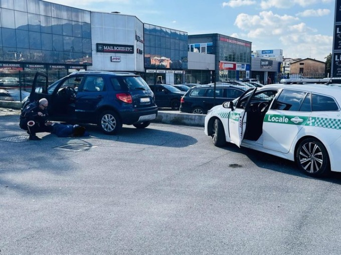 Si sente male al volante, l’intervento della Polizia Locale