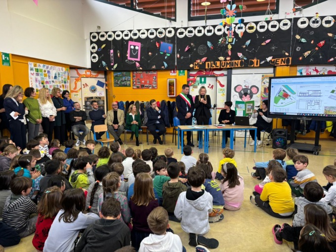 Taglio del nastro alla primaria Munari per il via ai lavori di ampliamento dell’edificio