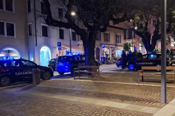 Violenta rissa a Salò, volano le sedie