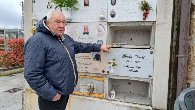 A Coccaglio nemmeno i morti possono riposare in pace