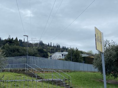 Una marcia sotto l’alta tensione, in attesa da anni di una soluzione